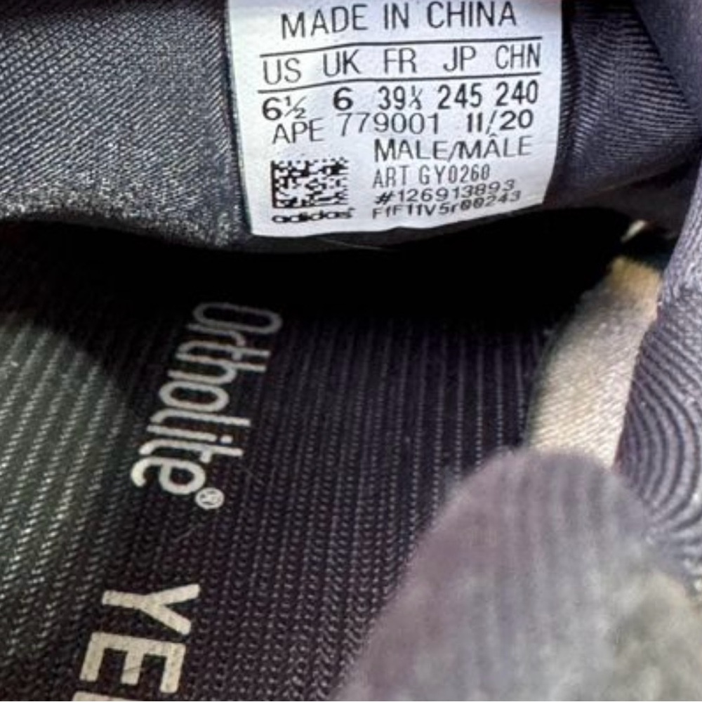 Yeezy 700v3 Kyanite (adidas) 6.5 Mens / 8 womens - Picture 4 of 7